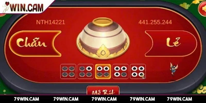 Cách chơi xóc đĩa - Bí kíp rinh lộc về nhà như cao thủ 79Win 2 Xóc đĩa là trò gì?